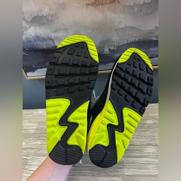 Nike Air Max Sneakers Gray Black and Neon Green Boy 7Y Women 8.5 - Picture 7 of 7